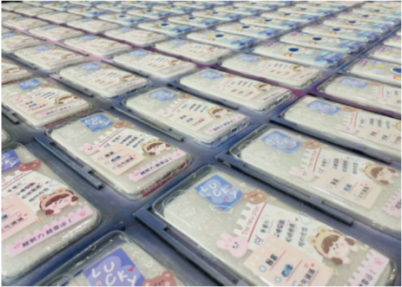  人均購買50只手機殼，工廠直供模式帶動“進貨式購物”熱潮