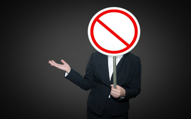 差超,40,業(yè)績,押注,首尾,持倉 持倉“押注”放大業(yè)績波動(dòng) 醫(yī)藥、新能源等多個(gè)行業(yè)主題基金首尾業(yè)績差超40%