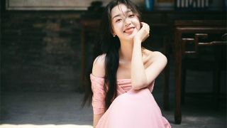 鄧恩熙,日暖,如春,明媚,長(zhǎng)裙,一字 電鰻娛樂(lè)-鄧恩熙：笑容如春日暖陽(yáng)，一字肩長(zhǎng)裙下的自信與明媚