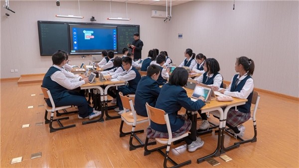 人工智能教育 擁抱信息時代 打造高質量人工智能教育 ——河北省保定市人工智能教育探索之路