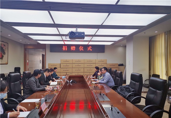 藍(lán)天下 愛心捐助 艾伽盾 藍(lán)天下的致愛 齊心協(xié)力抗疫情，愛心捐助?人心