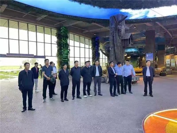 蒙草 榆林市副市長馬秀嵐一行深入蒙草調研